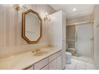 Photo #6: 212254291 Listing