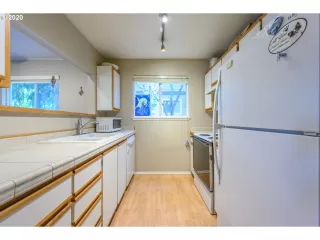 Photo #6: 21226450 Listing