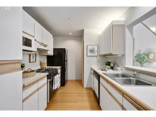 Photo #6: 21227285 Listing