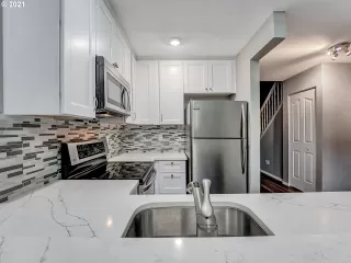 Photo #4: 21227333 Listing