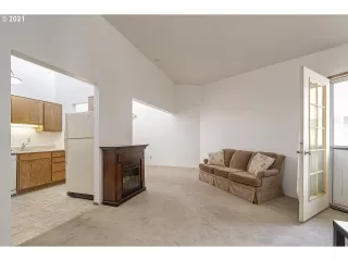 Photo #4: 21227498 Listing