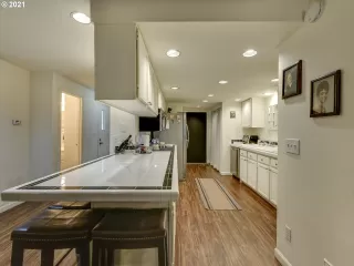 Photo #2: 21227557 Listing