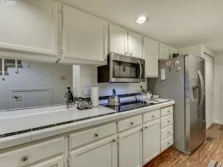 Photo #3: 21227557 Listing