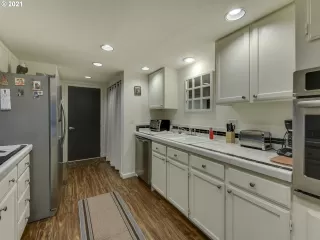 Photo #4: 21227557 Listing