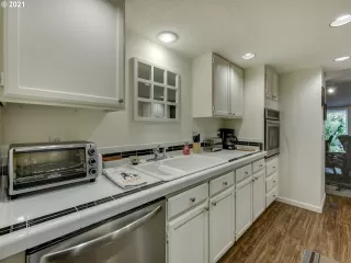 Photo #5: 21227557 Listing