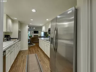 Photo #6: 21227557 Listing