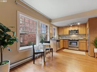 Photo #5: 21227620 Listing