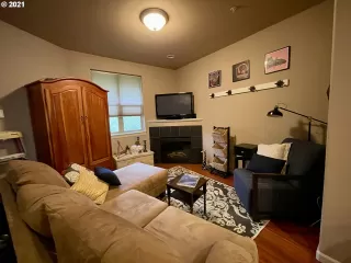 Photo #4: 21228180 Listing