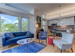 Photo #6: 21228609 Listing
