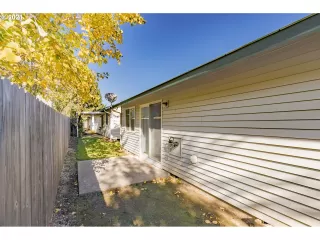 Photo #4: 21229136 Listing