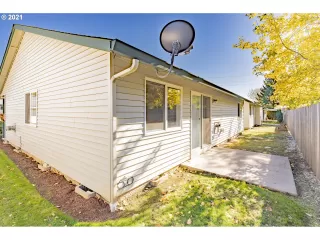 Photo #5: 21229136 Listing