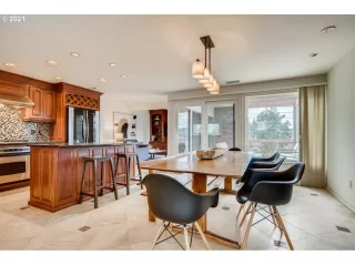 Photo #5: 21229524 Listing