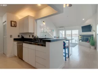 Photo #3: 21231485 Listing