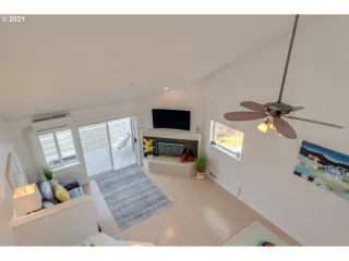 Photo #6: 21231485 Listing