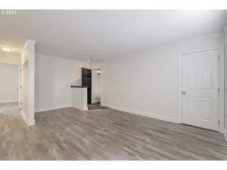 Photo #4: 21231637 Listing