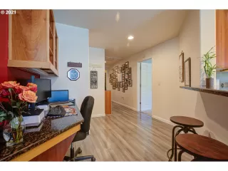 Photo #4: 21232683 Listing