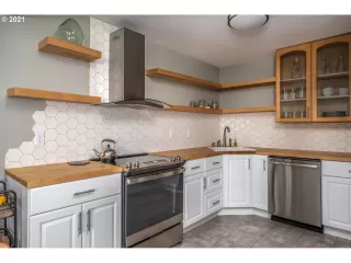 Photo #1: 21232964 Listing