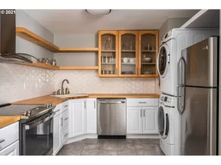 Photo #2: 21232964 Listing