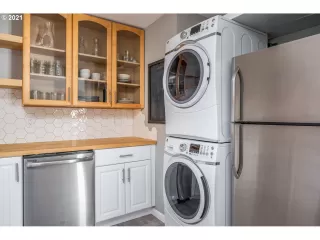 Photo #4: 21232964 Listing