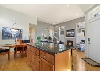 Photo #4: 21233240 Listing