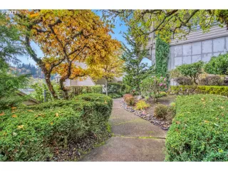 Photo #1: 21233344 Listing