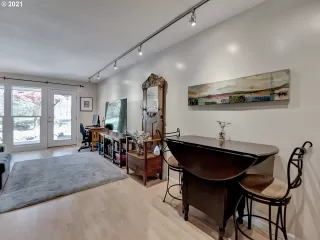 Photo #5: 21233588 Listing 