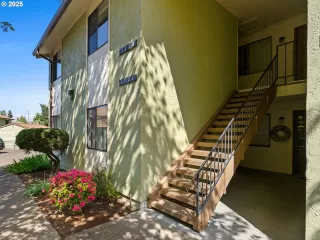 Photo #3: 212350505 Listing