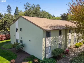 Photo #4: 212350505 Listing