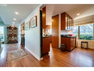 Photo #4: 21235343 Listing