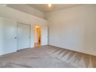 Photo #6: 21235795 Listing