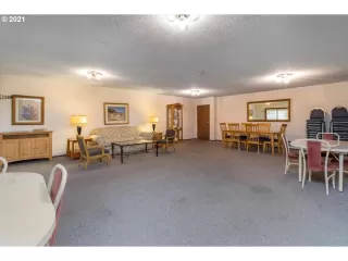 Photo #5: 21236278 Listing