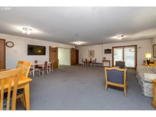 Photo #6: 21236278 Listing