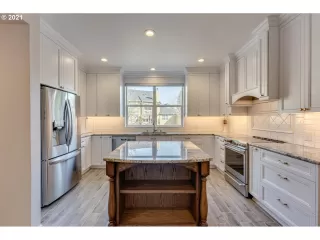 Photo #1: 21236930 Listing