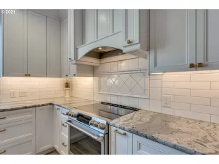 Photo #4: 21236930 Listing