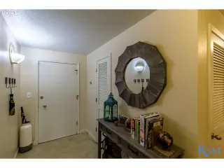 Photo #4: 21236970 Listing