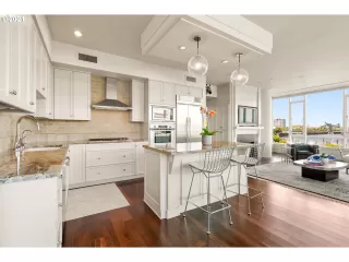 Photo #6: 21237468 Listing