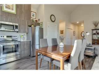 Photo #3: 21237945 Listing