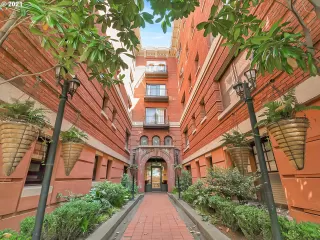 Photo #4: 21238637 Listing