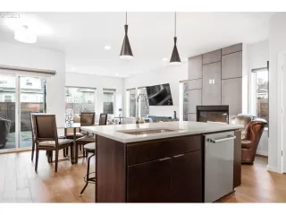 Photo #4: 21238988 Listing