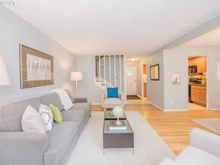 Photo #4: 21239427 Listing