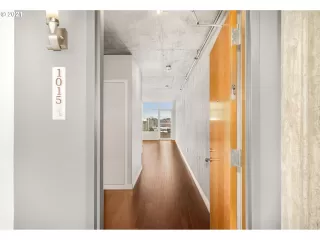 Photo #3: 21239461 Listing