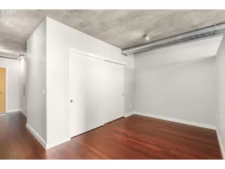 Photo #4: 21239461 Listing