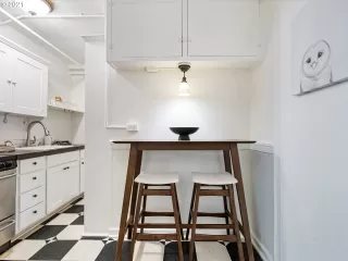 Photo #1: 21240100 Listing 