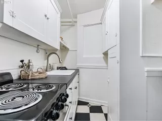 Photo #4: 21240100 Listing 