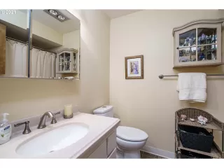 Photo #4: 21240407 Listing 