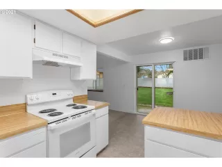 Photo #5: 21240798 Listing 