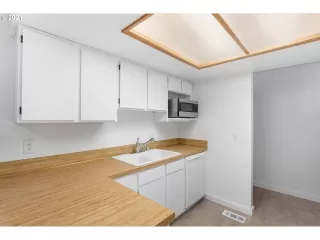 Photo #6: 21240798 Listing 