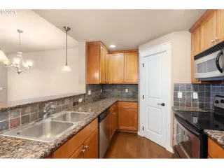 Photo #3: 21241343 Listing