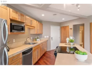Photo #6: 21241694 Listing