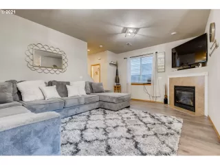 Photo #4: 21242500 Listing